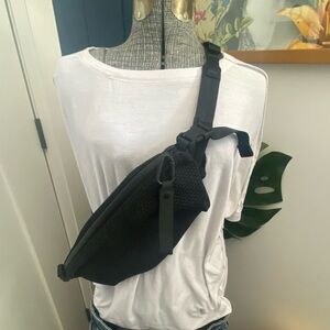 Lululemon Black Crossbody Bag Fanny pack